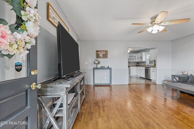 552 N Wright Rd, Alcoa, TN 37701 - photo 3