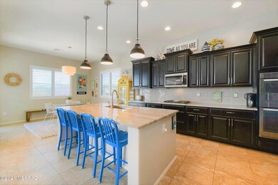 GOURMET KITCHEN W/ DOUBLE OVENS