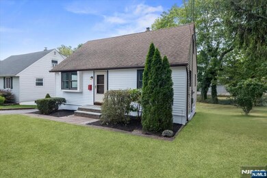 499 Goffle Rd, Wyckoff, NJ 07481 - photo 2