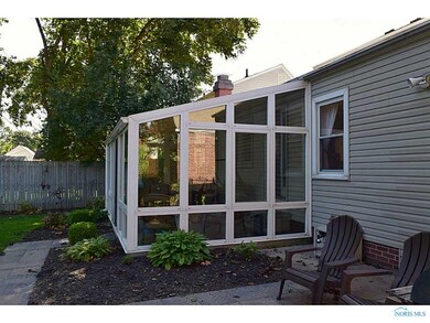 Enclosed Porch. Serene setting