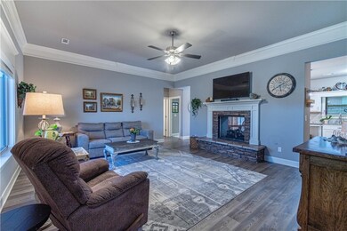 611 Captain Hopkins St, Prairie Grove, AR 72753 - photo 2