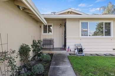 230 E Walnut St, Dixon, CA 95620 - photo 3