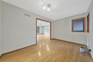 4N040 Nugent St, Addison, IL 60101 - photo 6