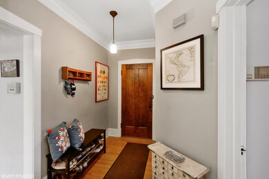 2049 W Ainslie St unit 2E, Chicago, IL 60625 - photo 2