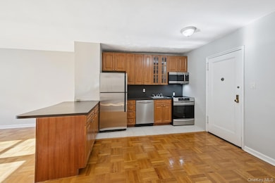 Cryder Point Co-op unit 1M, Whitestone, NY 11357 - photo 5