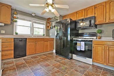 15 Welden St, Pawtucket, RI 02861 - photo 5