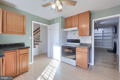 953 E Maple St, Palmyra, PA 17078 - photo 3