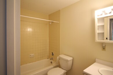 73 E Broadway unit M, Derry, NH 03038 - photo 4