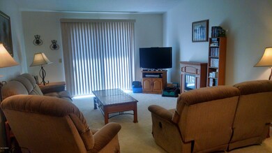5284 wade livingroom