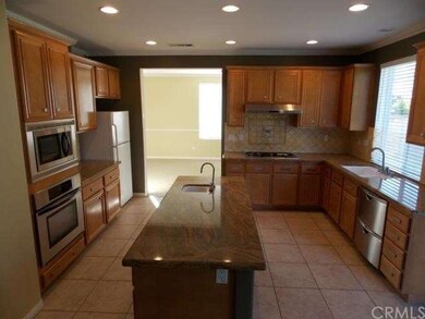 Upgraded kitchen with center island, granite count
