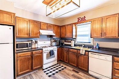 416 W 3rd Ave, Bristow, OK 74010 - photo 6