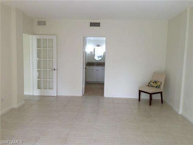 3rd bedroom or family room, full bath and walk in 