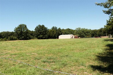 2 level fenced pastures.