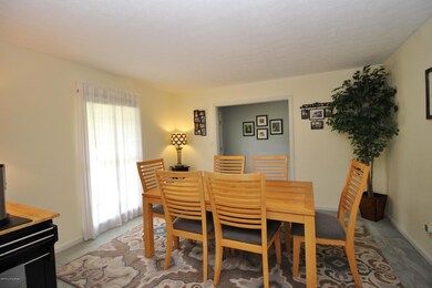 8306 Delightful Ct, Louisville, KY 40291 - photo 3