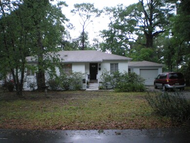 Visut - front of home