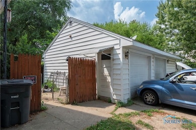 902 Brinton Dr, Toledo, OH 43612 - photo 3