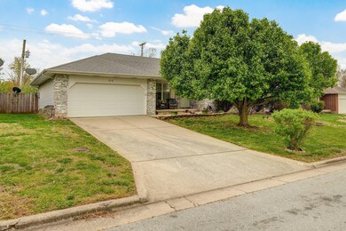 212 W Hunter Dr-3