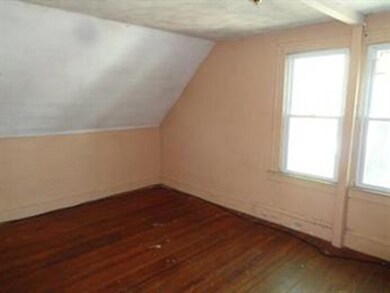 16 Emily St, Springfield, MA 01109 - photo 6