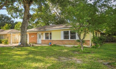 5002 Viking Dr, Houston, TX 77092 - photo 2