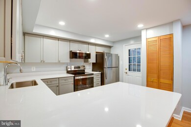 2032 Brooks Square Place, Falls Church, VA 22043 - photo 3