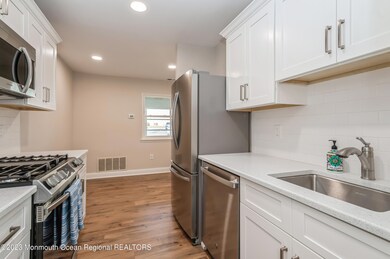 Eat-In Kitchen