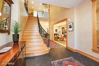 2113 Woodford Rd, Vienna, VA 22182 - photo 5