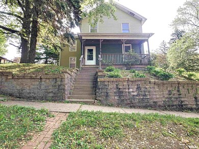 919 Bridge Ave, Davenport, IA 52803 - photo 2