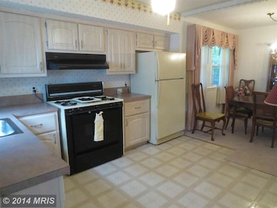 13209 Vandalia Dr, Rockville, MD 20853 - photo 2