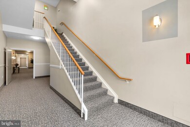 9404 Groffs Mill Dr unit 9404, Owings Mills, MD 21117 - photo 3