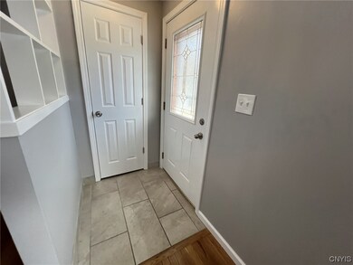 Beautiful front doon and Nice Entry closet as you