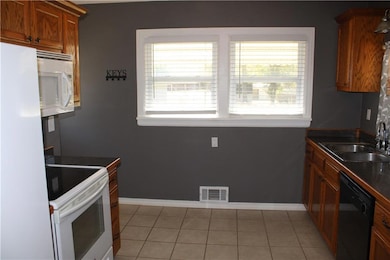 206 E Leighton St, Frontenac, KS 66763 - photo 7