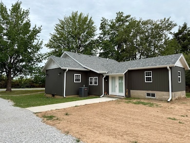 312 E Grant St, Clever, MO 65631 - photo 5