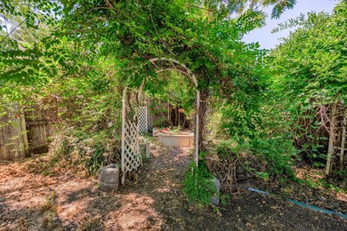 160 Centennial Cir, Central Point, OR 97502 - photo 4