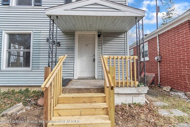 05-835-Larned-St-WindowStill-Real-Estate