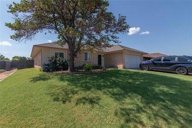 1805 Briar Hill St, Moore, OK 73160 - photo 4