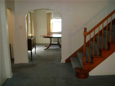 Entry/Foyer.