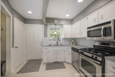 1901ElizabethLane-4