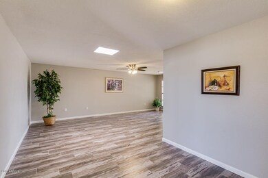 10708 W Santa fe Dr, Sun City, AZ 85351 - photo 7