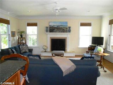Den/Family/Great Room - Family Room