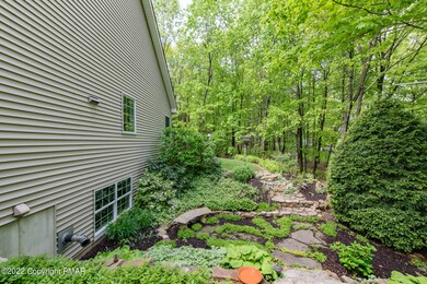 2195 Acorn Ct, Slatington, PA 18080 - photo 4