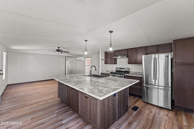 21199 W Escapee Way, Congress, AZ 85332 - photo 4