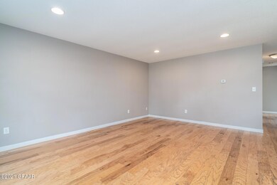1423 S 18th St, Grand Forks, ND 58201 - photo 2
