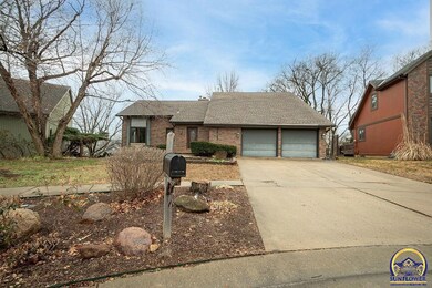 3823 SW Cambridge Ct, Topeka, KS 66610 - photo 4