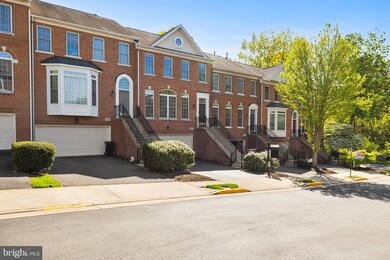 4092 Walnut Cove Cir, Fairfax, VA 22033 - photo 2