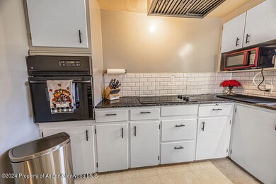 677RussellSt.-25