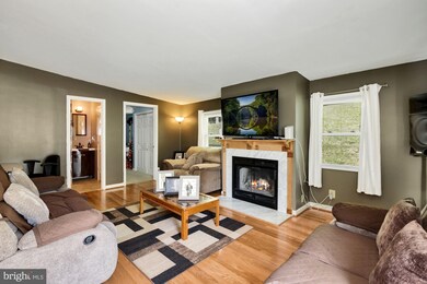 12209 Valleywood Dr, Silver Spring, MD 20902 - photo 3