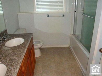 Full Bath in Hallway