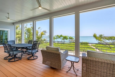 Large Screened Waterfront Lanai!