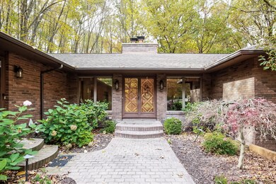 002-Front_Entrance-2168534-medium