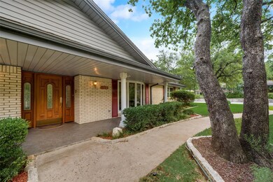 1107 Penoak Ct, Euless, TX 76040 - photo 3